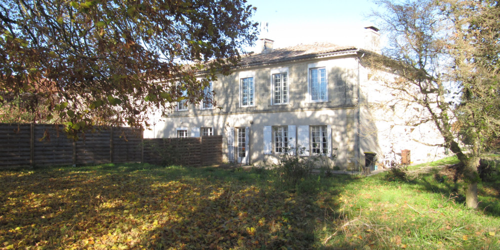 immeuble à PRIGNAC ET MARCAMPS (33710)